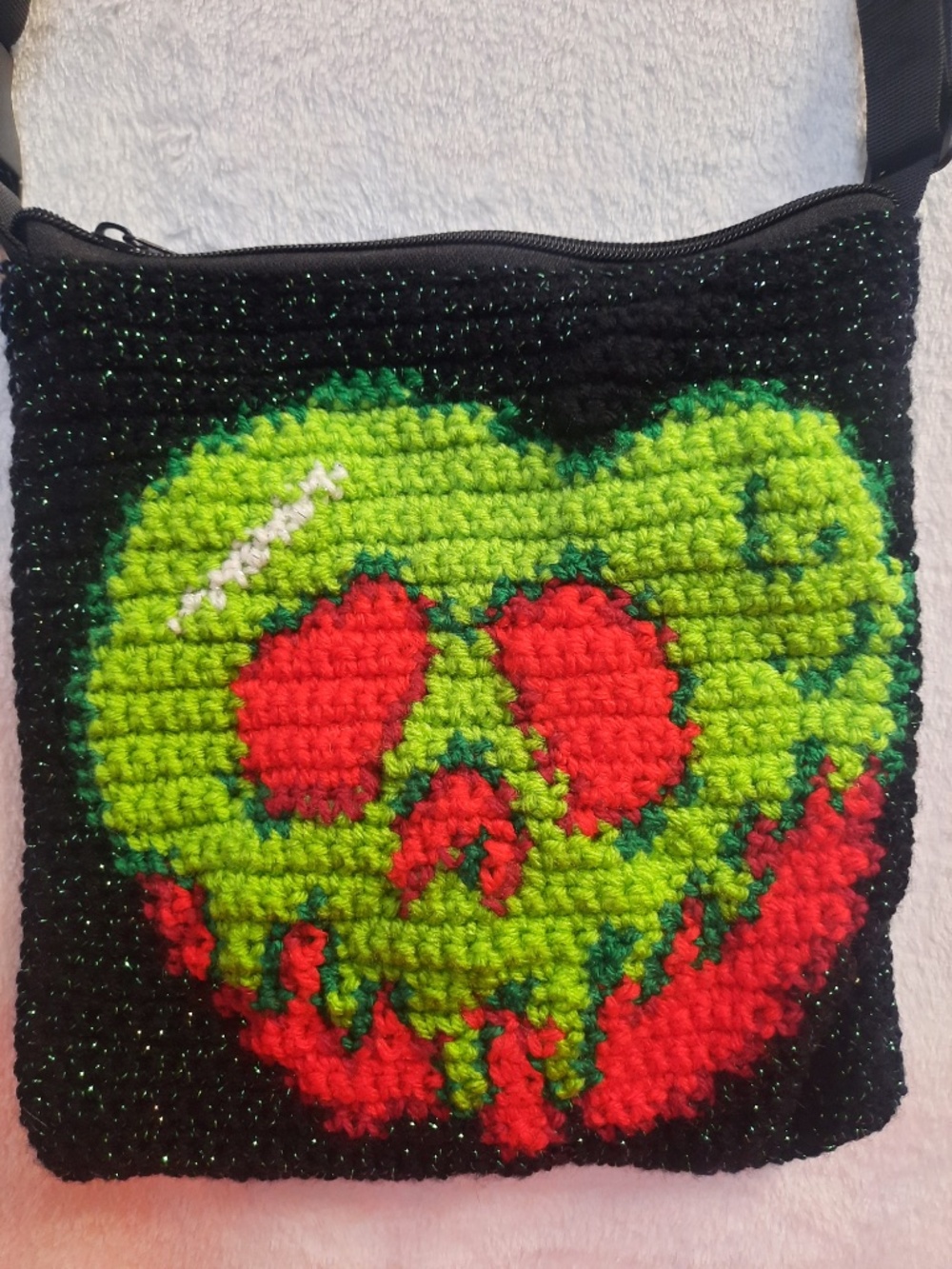Handmade Crochet Glitter Poison Apple Shoulder Bag Evil Queen New Goth Emo Retro - Picture 2 of 6